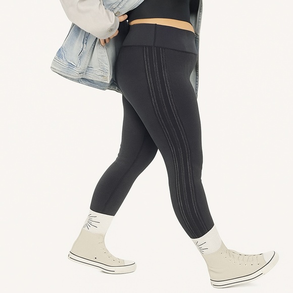 NEW OFFLINE BY AERIE Seamless Cable High Waisted Black 7/8 Length Legging XS - Picture 1 of 13